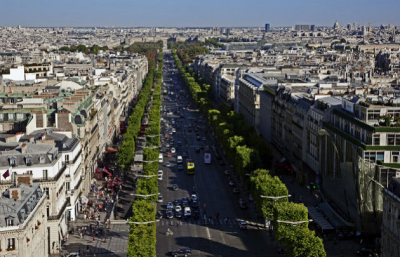 Champs-Élysées Avenue